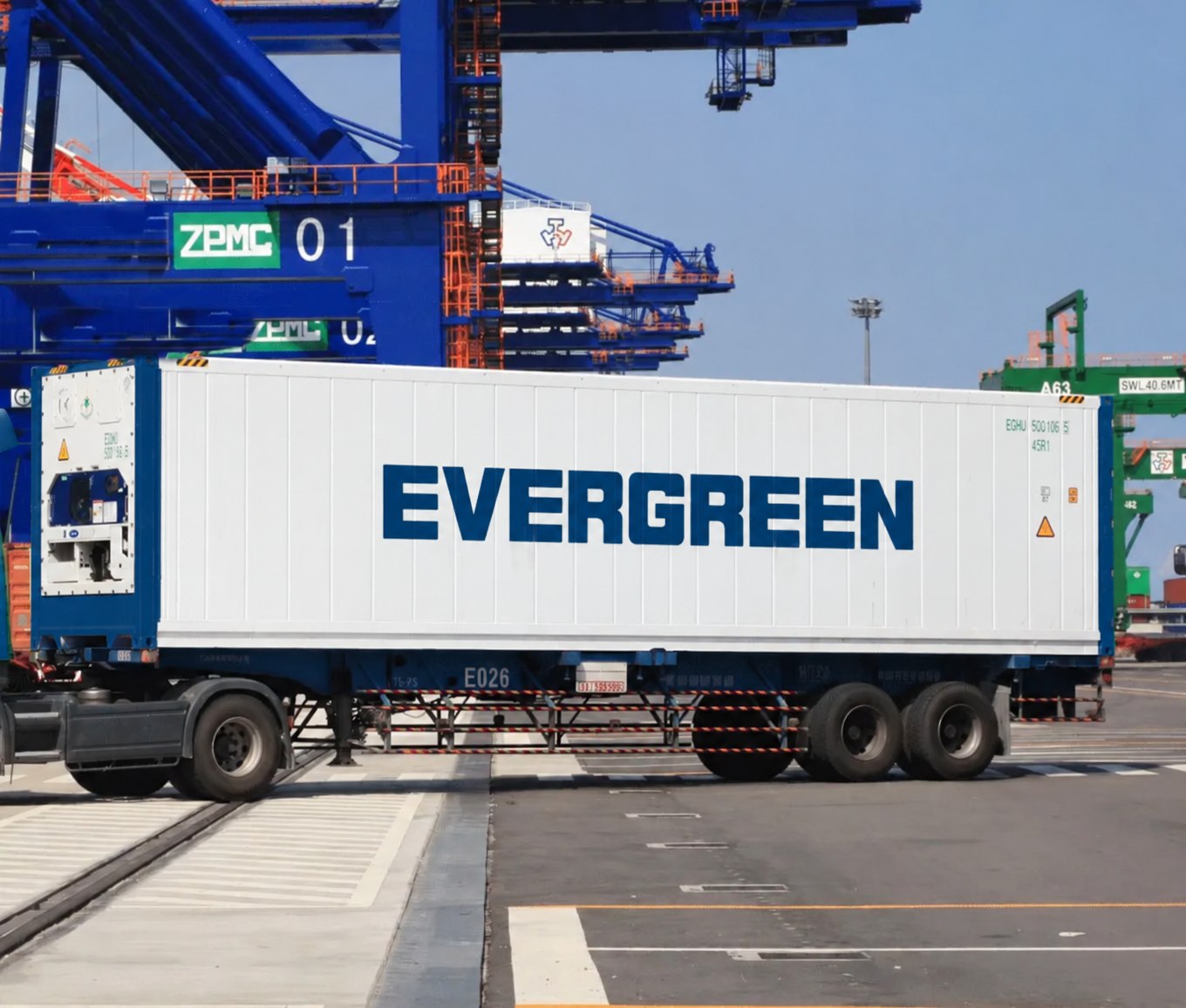 Refrigerated container at a port, illustratively recoloured in muted navy; not a Nord Hub vehicle